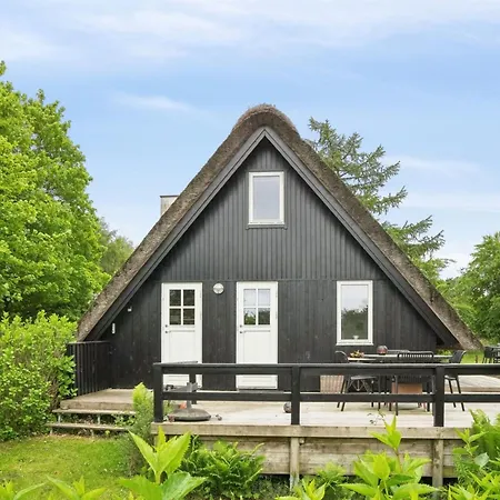 Svenne - 1-4km From The Sea By Interhome *